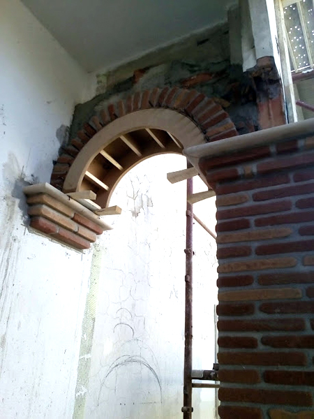 Ristrutturazione Casale - La centina per l'arco
