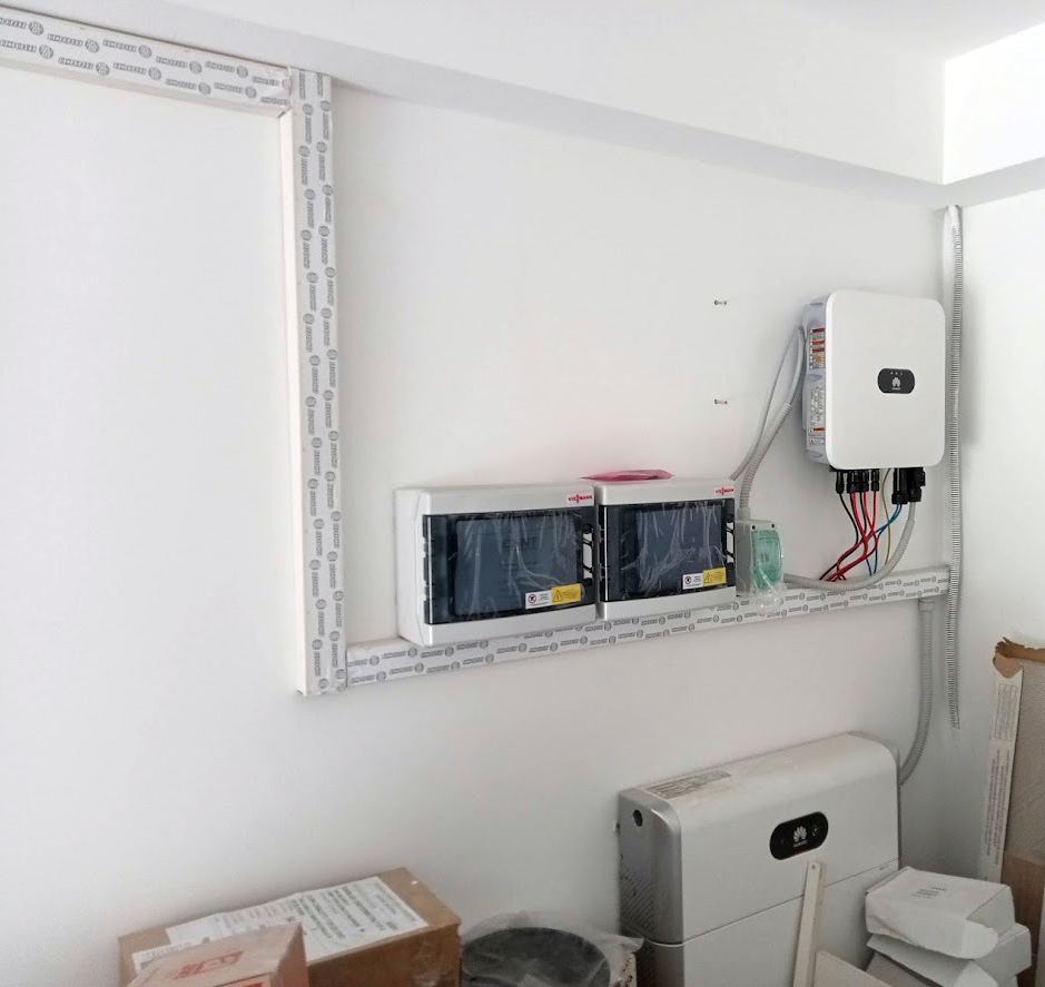 Energy saving through electrical storage batteries